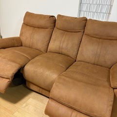 【美品】3人掛けソファー　電動リクライニング　ブラウンの画像