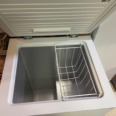 2023年 comfee 冷凍庫 ホワイトRCC100WH/E　の画像