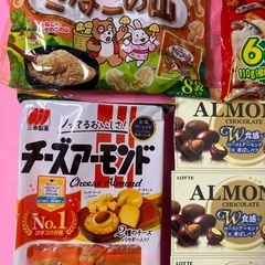 【半額以下❗️おやつ7点】アーモンドチョコ3個、きなこの山、味ごのみ、チーズアーモンド、とんがりコーンの画像