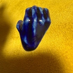 手の形をした置物の画像