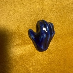 手の形をした置物の画像