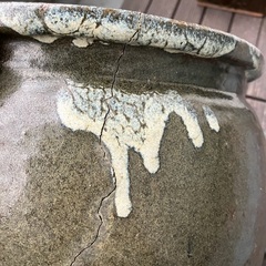 堤焼　かめ口径約30cm高さ約29cmひび割れの画像