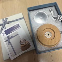 最終値下げ！！【美品・ギフト包装付き】TENGEE 水晶ボールライト 木製台座 USBライト インテリア照明の画像