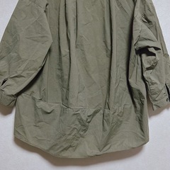 長袖　トップス　カーキ　ゆったり　だぼっと　秋　オシャレ　服　エムズエキサイト Emsexcite  /  サイズ : Mの画像