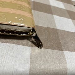 激安！10/13迄にお取り限定で1万円！ルイヴィトンヴェルニ長財布ジッパーの画像