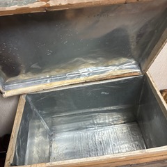 中はアルミの木箱
の画像
