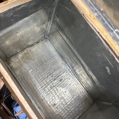 中はアルミの木箱
の画像