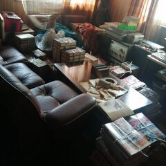 【家屋内に残った様々物品を搬出する軽作業です】の画像