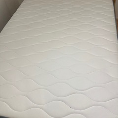 IKEA ベッドフレーム ＆ マットレス セット販売（または別々でもOK）の画像