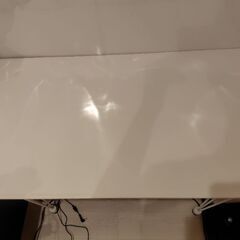 白テーブルの画像