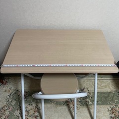 折りたたみ式デスクの画像