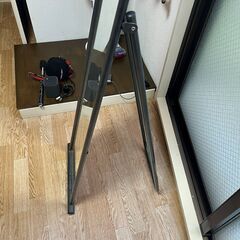 自立型ミラーの画像