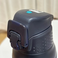水筒とラップの画像