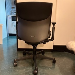 オカムラ okamura オフィスチェア ブラックの画像