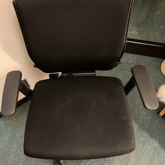 オカムラ okamura オフィスチェア ブラックの画像