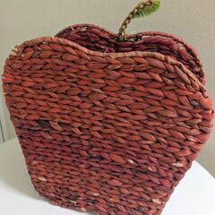 りんご型マガジンラックの画像