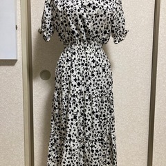 花柄ロングワンピース 半袖の画像