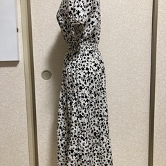花柄ロングワンピース 半袖の画像