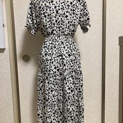 花柄ロングワンピース 半袖の画像