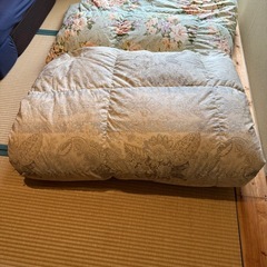 寝具 シングル　羽毛掛布団 10枚以上ありますの画像