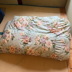 寝具 シングル　羽毛掛布団 10枚以上ありますの画像