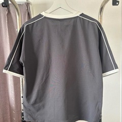 【定価3,000円】新品未使用　Reebok Tシャツ チャコールグレー 接触冷感 Mサイズの画像
