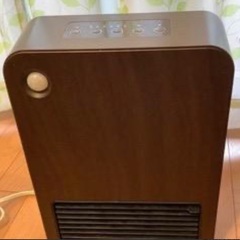 コンパクトなセラミックファンヒーター◾️電気ストーブ◾️足元・トイレ・脱衣所の画像