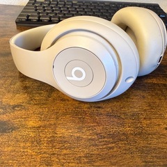 Beats Stdio Pro サンドストーン　ワイヤレスヘッドホンの画像