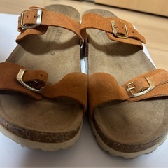 茶色　サンダルの画像