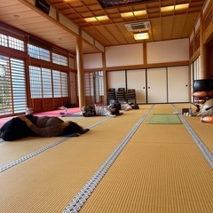 これからの季節はお寺ヨガでハッピーに♪ - 比企郡