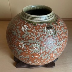 信楽焼き　台付花瓶の画像
