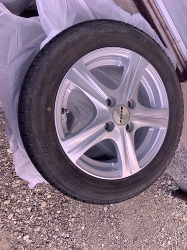 軽自動車　スタッドレスタイヤ　ブリザック