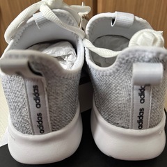 adidas　スニーカーの画像