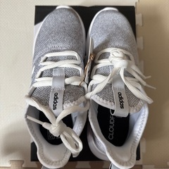 adidas　スニーカーの画像