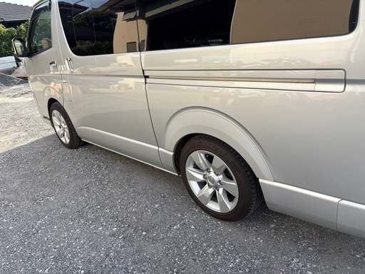 ハイエースに150プラド純正ホイール   タイヤ205-55-17