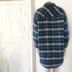 新品【MOUSSY】16,800円＋税 チェック柄 オーバーサイズ シャツ型 裏キルティング ジャケット 中綿入り 紺色 マウジー レディース アウターの画像