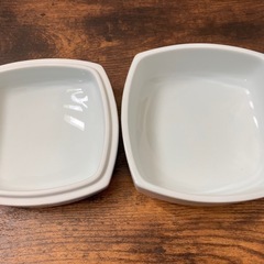 蓋付き容器の画像