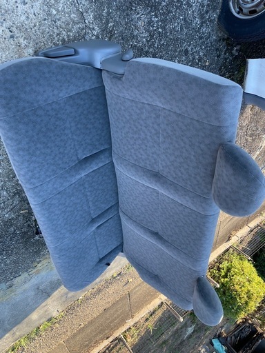 ハイエースリアシート