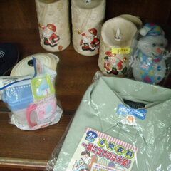 閉店セール　壁面の雑貨類のみの画像