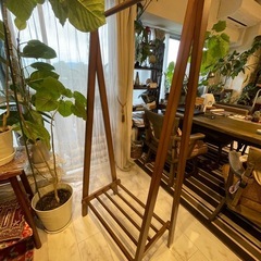 木製ウッドハンガーラックの画像
