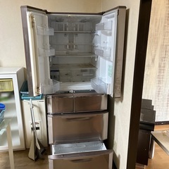 三菱製565L冷凍冷蔵庫の画像