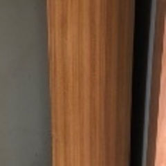 ガラス戸付きの棚の画像