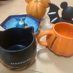 ディズニー、スタバハロウィンカップキャンディボックスなどまとめての画像