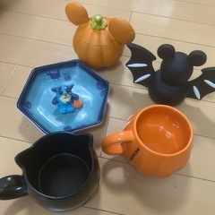 ディズニー、スタバハロウィンカップキャンディボックスなどまとめての画像