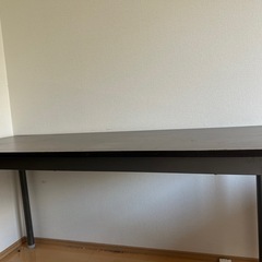 あげます！無料のテーブル
(長さ1.4メートル、幅0.6メートル、高さ0.7メートル)の画像