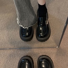 ブラックローファー 厚底 バックル付きの画像