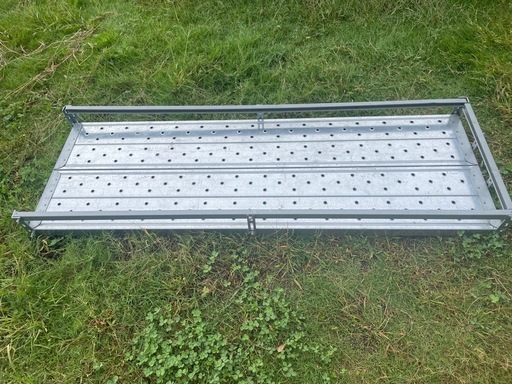 自作ルーフキャリア　足場板使用　キャンプや作業に！