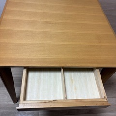 ダイニングテーブルの画像