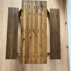 子供用テーブルの画像