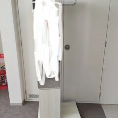 ミラー付き　ハンガーラック　収納付き　ホワイトの画像